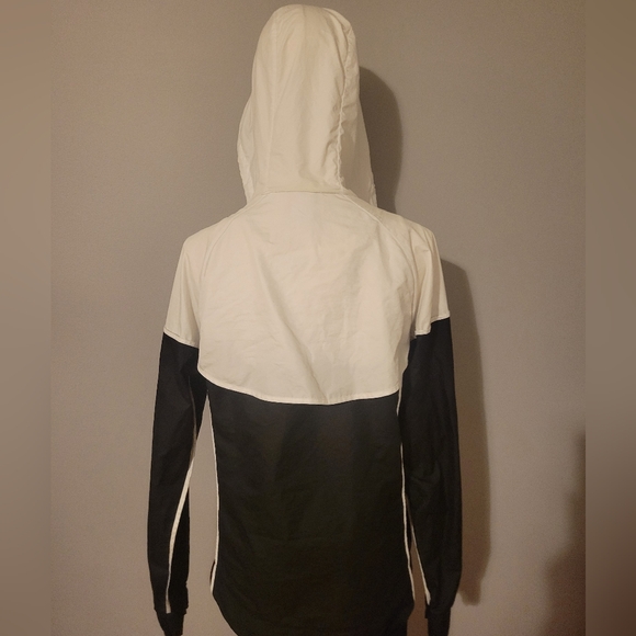 Nike Women’s Windrunner Black White Windbreaker Jacket Size S - Picture 7 of 7
